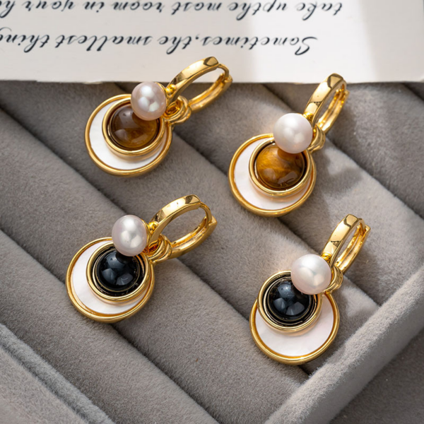 DIY Triple layer with pearl earrings, three optional earrings. The earrings consist of earrings and three dangles that can be freely varied in the way they are worn. The three dangles are made of the first layer of artificial pearls, the second layer of tiger or black stone, and the third layer of natural shells.