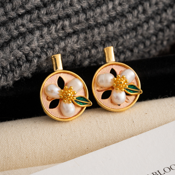 Natural Freshwater Pearls Oil Painting Earrings - Monet's Garden flower, the flower consists of 3 natural freshwater pearls with an alloy stamen in the center.