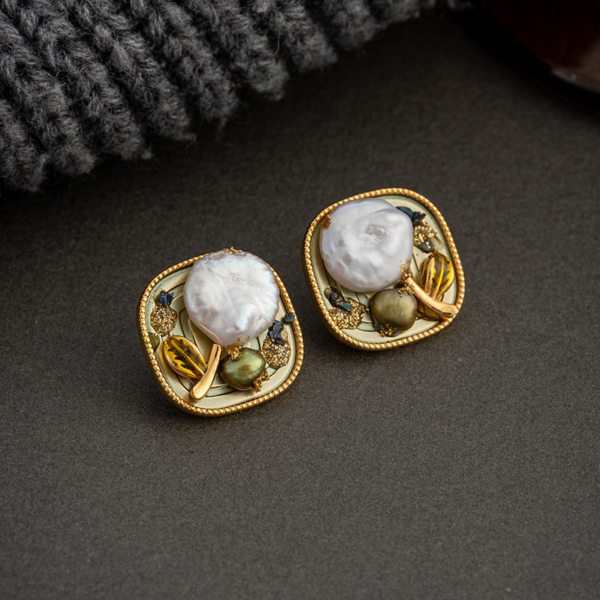 Natural Baroque Pearls Oil Painting Style Vintage Earrings, green color, the earrings are made of natural white freshwater pearls, one leaf is made of green natural pearls, and the other one is made of alloy gold.