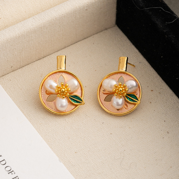 Natural Freshwater Pearls Oil Painting Earrings - Monet's Garden flower, the flower consists of 3 natural freshwater pearls with an alloy stamen in the center.