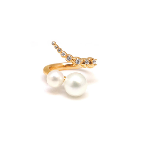 Single Row Curved Pearl Open-end Ring, the opening ring is set with two pearls of different sizes, and the other ring is set with eight diamonds ranging from large to small.