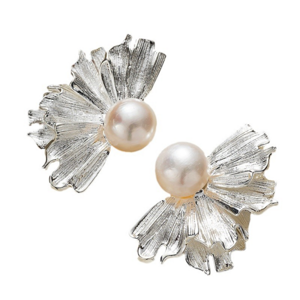 Natural pearl French floral textured earrings, golden and silver color, fan shape. The earrings have a natural freshwater pearl set in the center, and the left and right earrings each have the shape of a half-flower made of alloy, available in gold and silver color.