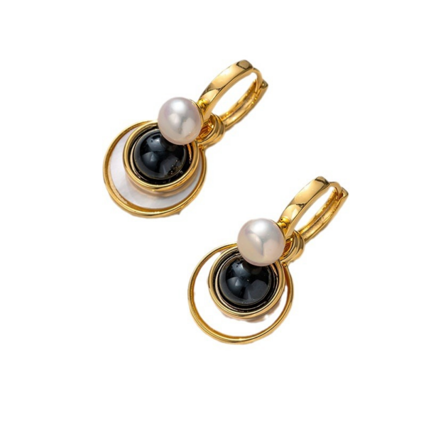 DIY Triple layer with pearl earrings, three optional earrings. The earrings consist of earrings and three dangles that can be freely varied in the way they are worn. The three dangles are made of the first layer of artificial pearls, the second layer of tiger or black stone, and the third layer of natural shells.