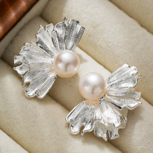 Natural pearl French floral textured earrings, golden and silver color, fan shape. The earrings have a natural freshwater pearl set in the center, and the left and right earrings each have the shape of a half-flower made of alloy, available in gold and silver color.